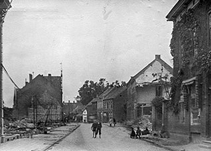 Historic street view before World War II in Venray where Hotel De Keizer stood.